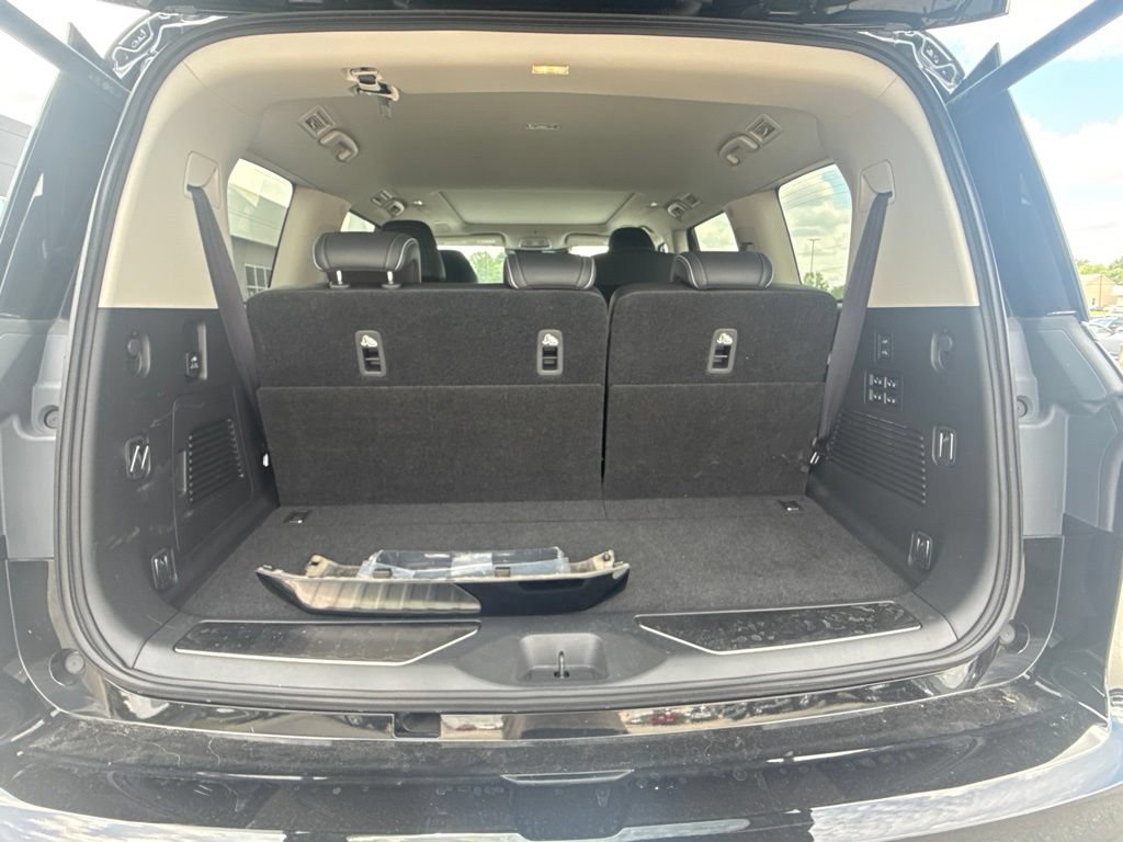 Used 2025 INFINITI QX80 Sensory AWD/4WD image 8