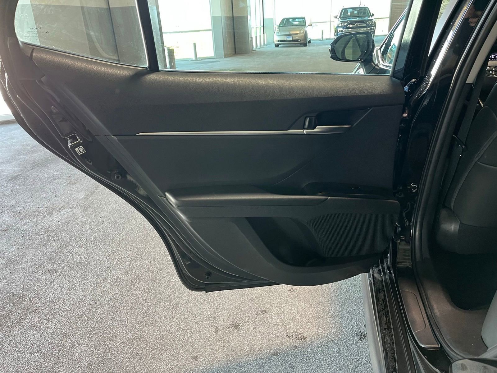 Used 2019 Toyota Camry SE FWD image 29