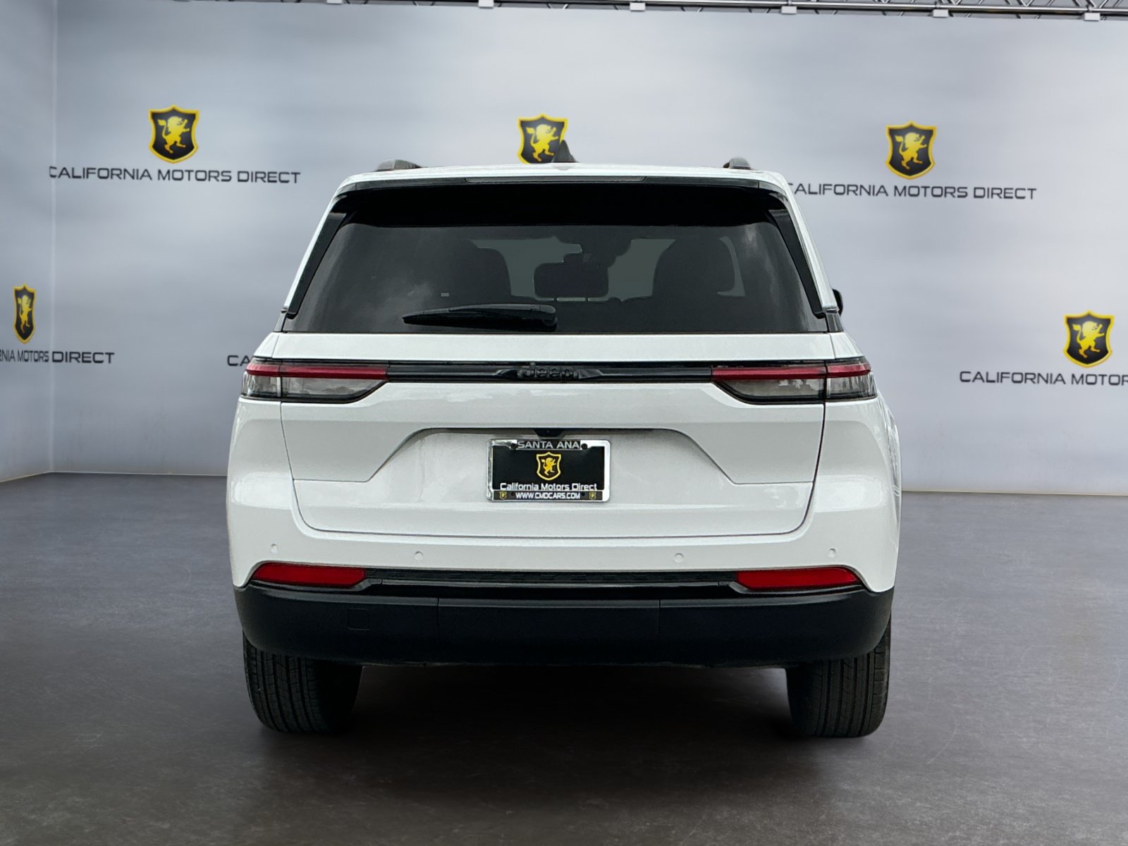 Used 2025 Jeep Grand Cherokee Altitude RWD image 6