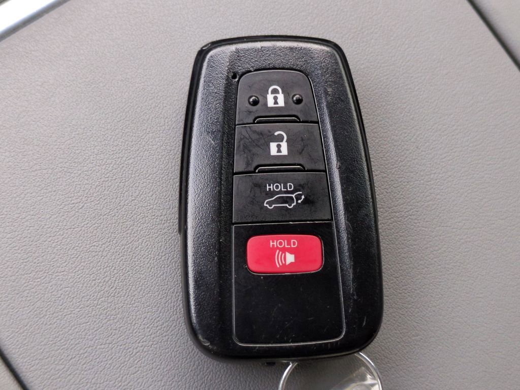 Used 2022 Toyota Highlander Limited image 34