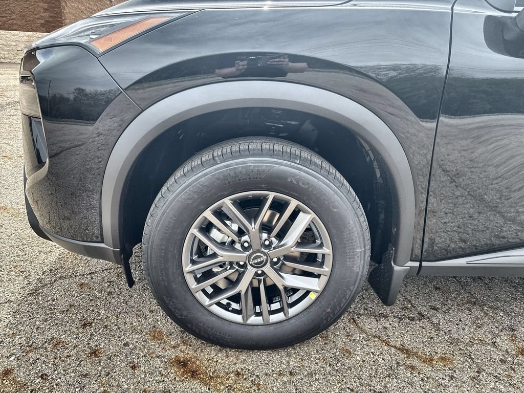 New 2025 Nissan Rogue S AWD/4WD image 18