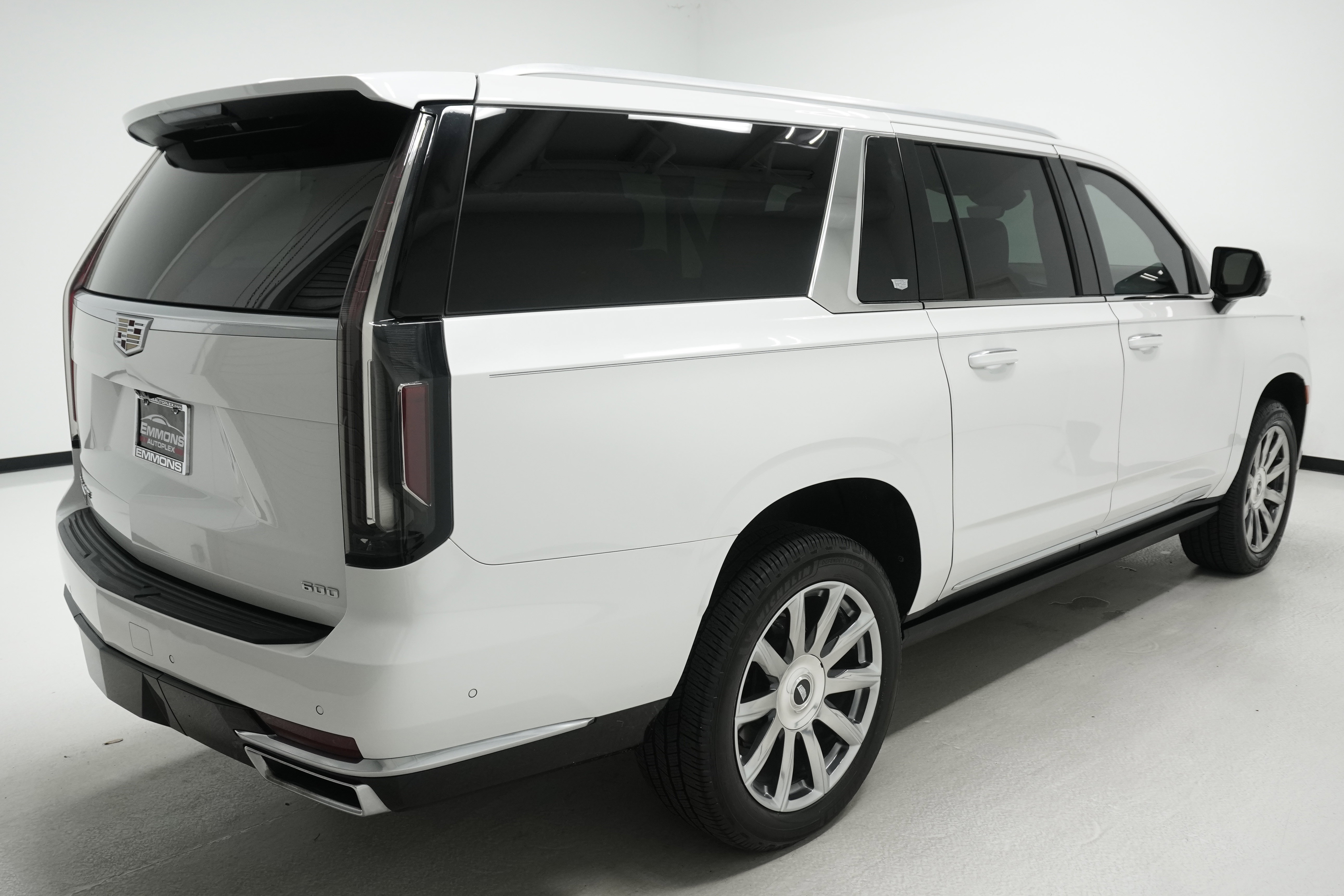 Used 2021 Cadillac Escalade ESV Premium Luxury Platinum AWD/4WD image 4