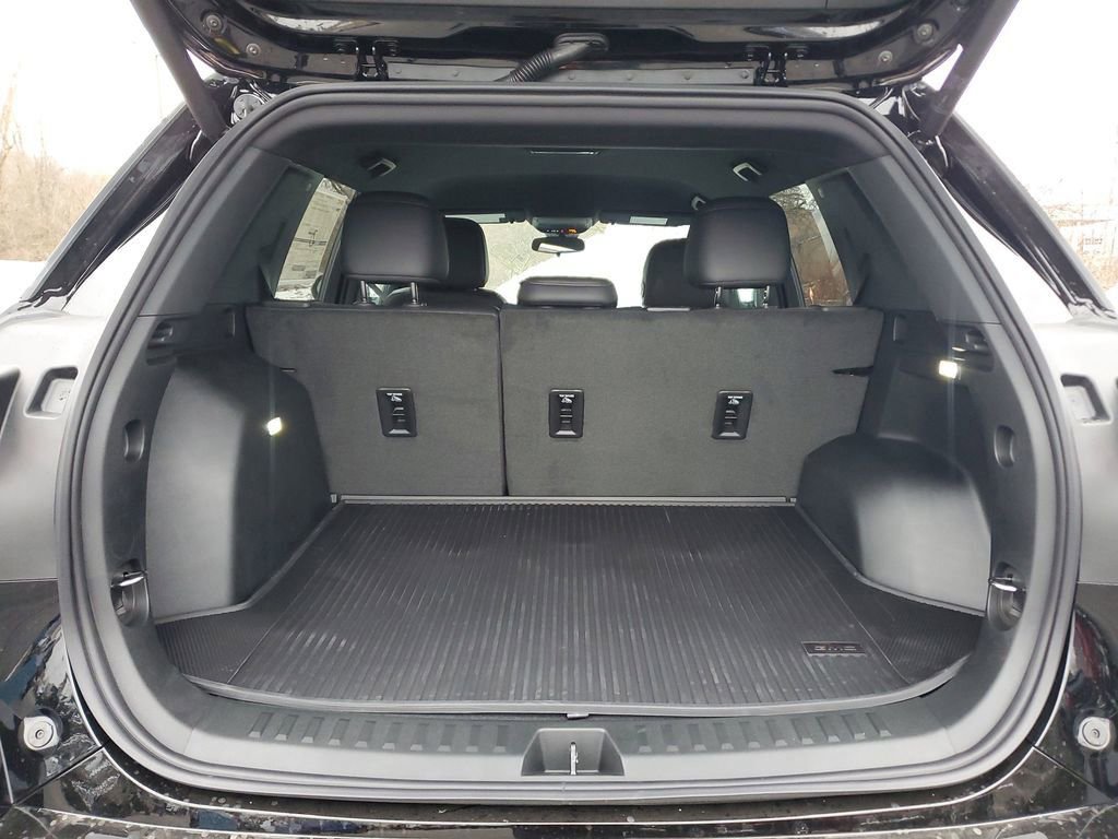 New 2026 GMC Terrain AT4 w/ LPO, Black Badging Package image 8