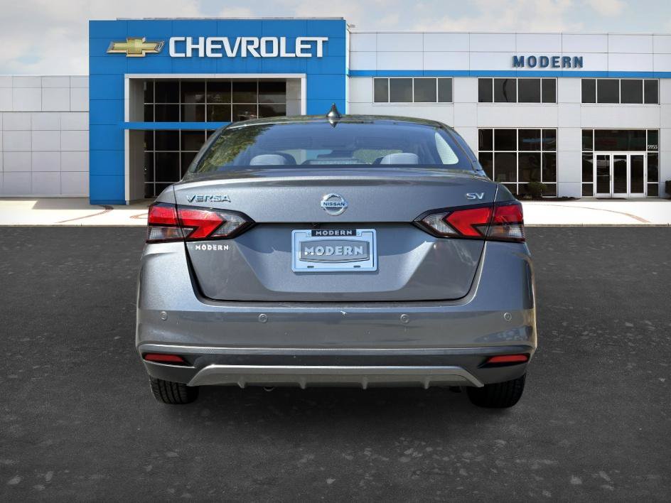 Used 2020 Nissan Versa SV FWD image 4