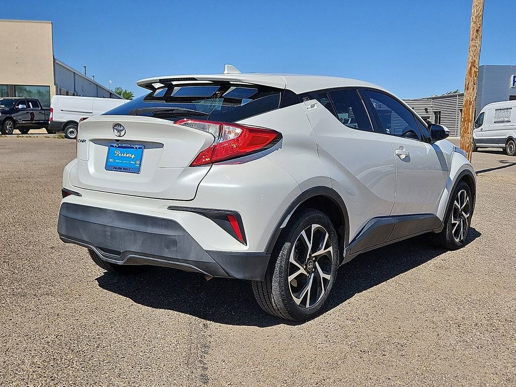 Used 2018 Toyota C-HR XLE FWD image 3