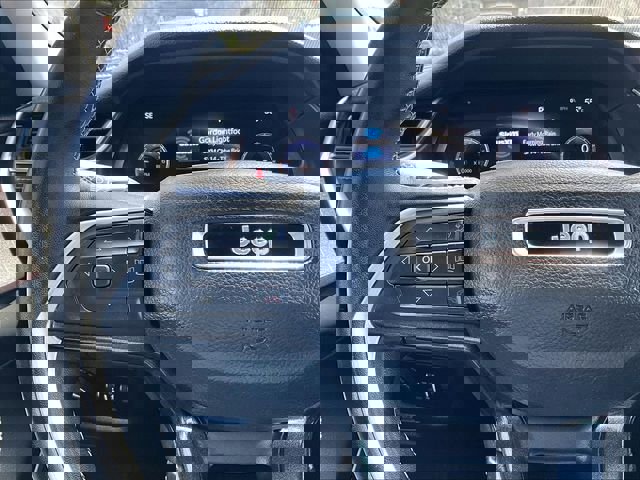 Used 2022 Jeep Grand Cherokee Laredo w/ Luxury Tech Group I AWD/4WD image 24