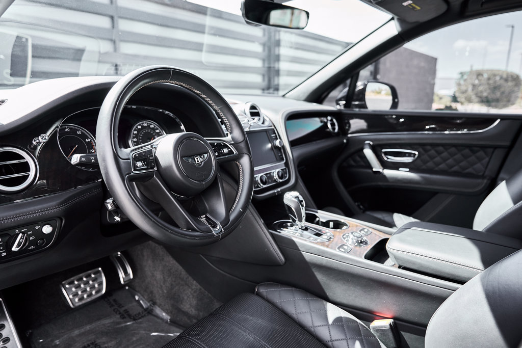 Used 2017 Bentley Bentayga AWD/4WD image 2