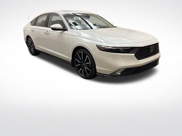 Used 2024 Honda Accord Touring image 3