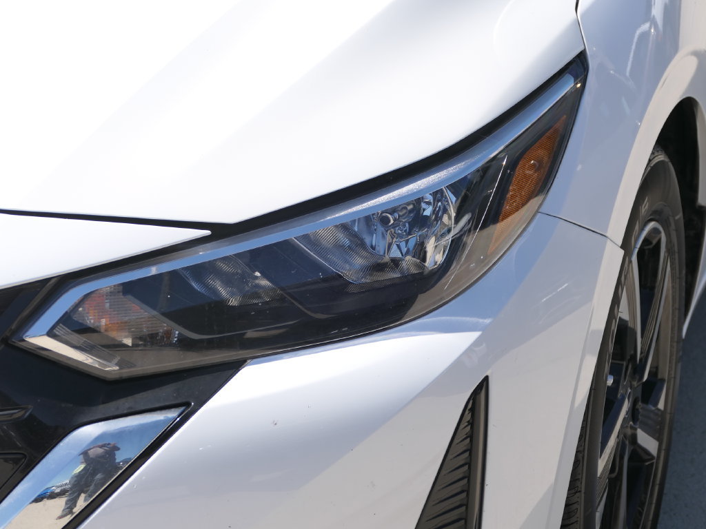 Used 2024 Nissan Sentra SV FWD image 7