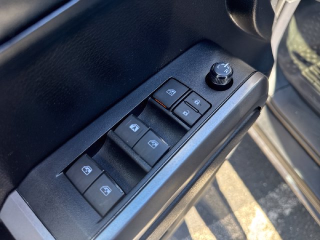 Used 2022 Toyota Tacoma SR5 AWD/4WD image 13