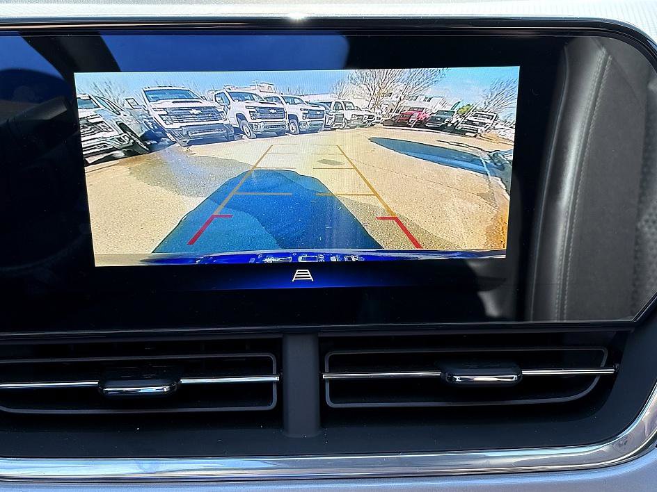 Used 2024 Chevrolet Trax LT w/ LT Convenience Package image 23