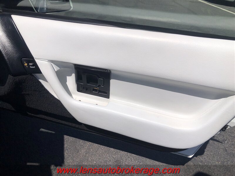 Used 1992 Chevrolet Corvette Convertible RWD image 16