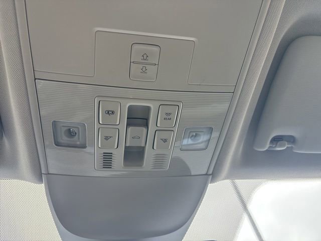 Used 2023 Volkswagen Taos SE w/ Panoramic Sunroof Package image 36