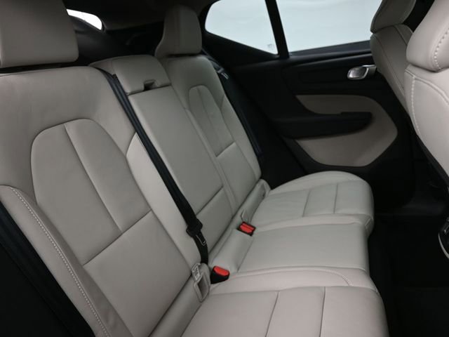 Used 2024 Volvo XC40 B5 Plus w/ Climate Package image 33