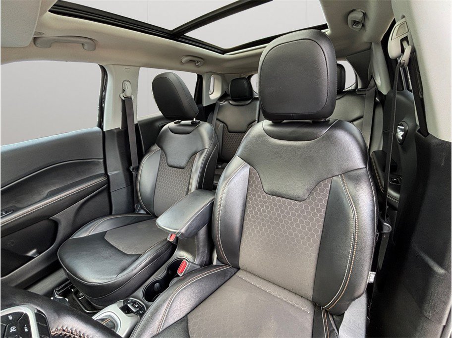 Used 2020 Jeep Compass Latitude w/ Popular Equipment Group FWD image 16