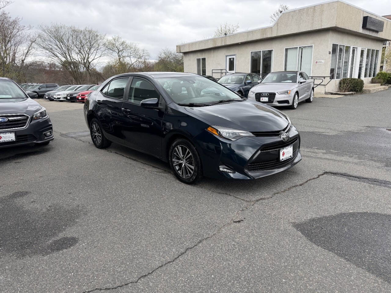 Used 2018 Toyota Corolla LE w/ LE Premium Package w/Moonroof FWD image 2