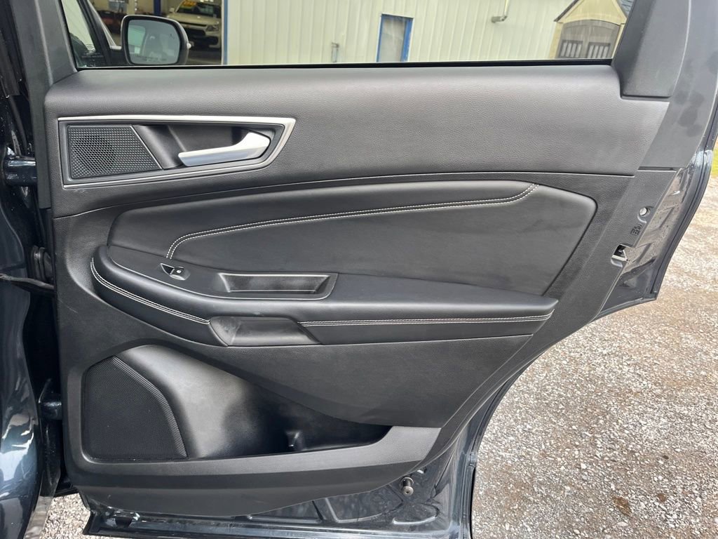 Used 2024 Ford Edge Titanium image 33