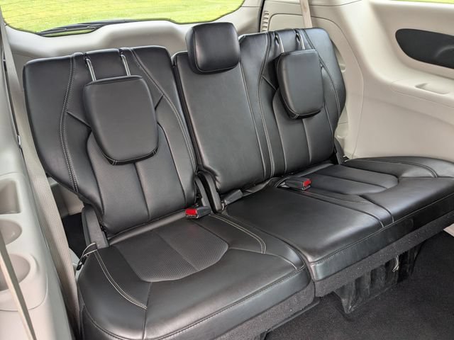 Used 2024 Chrysler Pacifica Touring-L FWD image 20