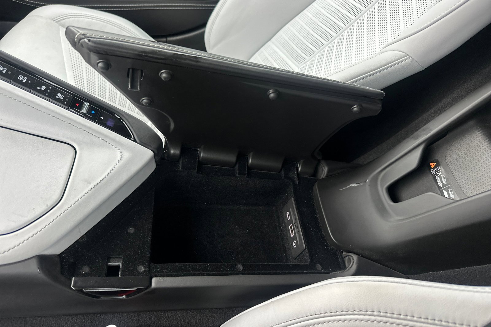 Used 2020 Chevrolet Corvette Stingray w/ 3LT Preferred Equipment Group image 25