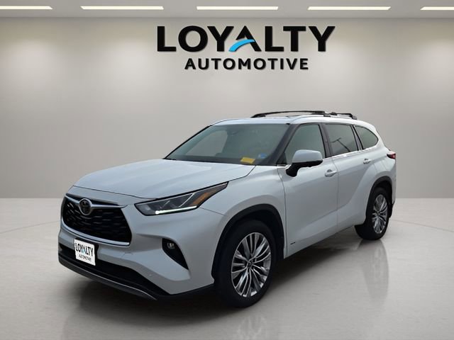 Used 2025 Toyota Highlander Platinum image 1