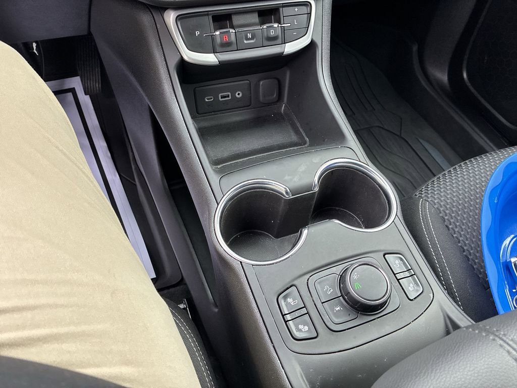 Used 2024 GMC Terrain SLE w/ Driver Convenience Package image 18