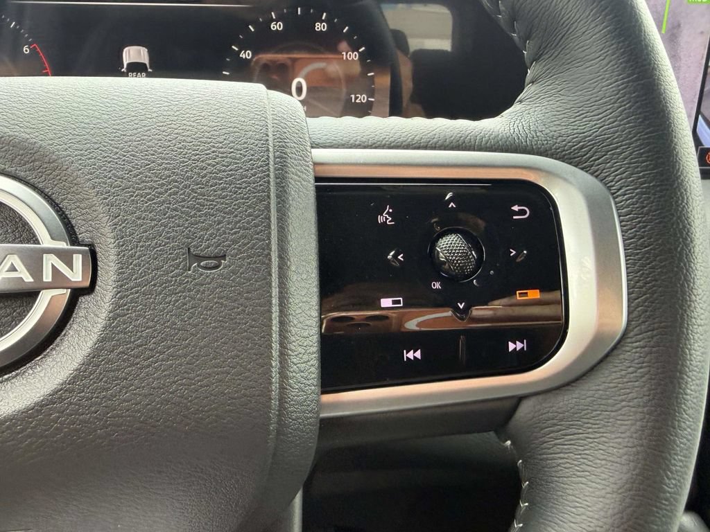 Used 2025 Nissan Armada SL AWD/4WD image 32