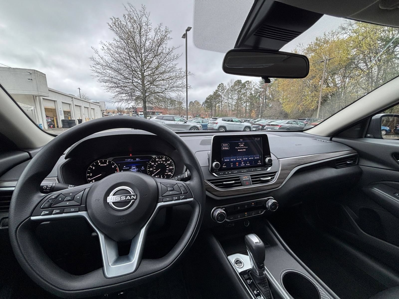 Used 2025 Nissan Altima 2.5 SV FWD image 34
