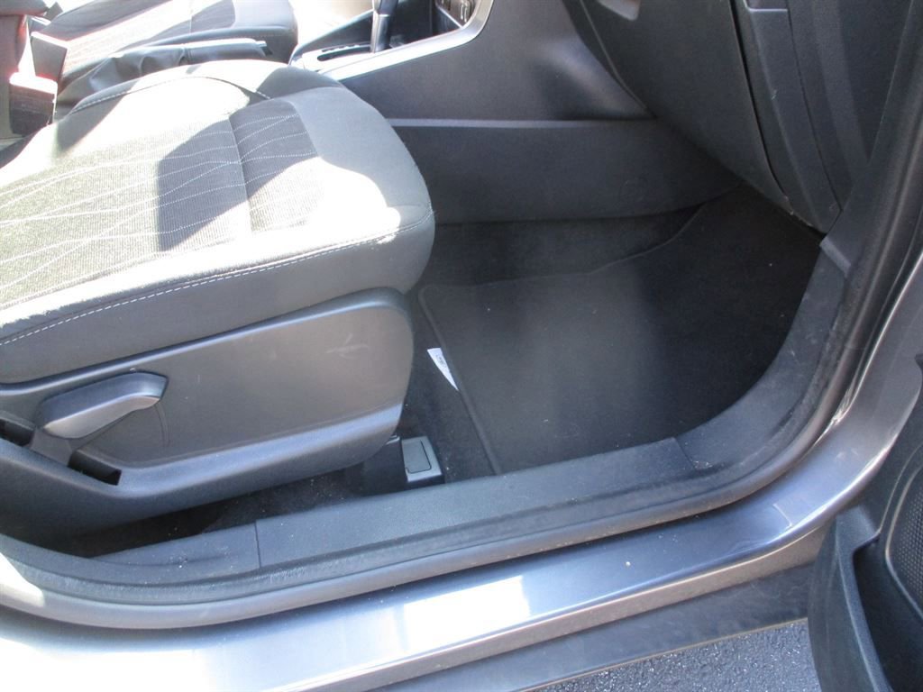 Used 2021 Ford EcoSport SE FWD image 4