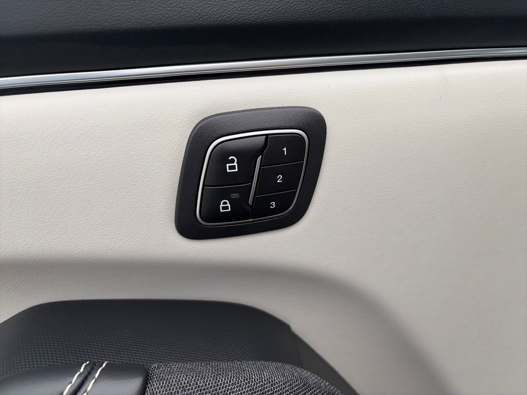 Used 2025 Ford Mustang Mach-E Premium image 27