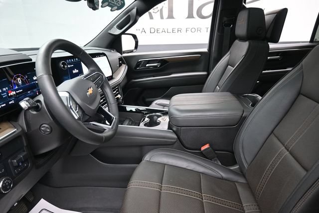 Used 2025 Chevrolet Tahoe High Country AWD/4WD image 16
