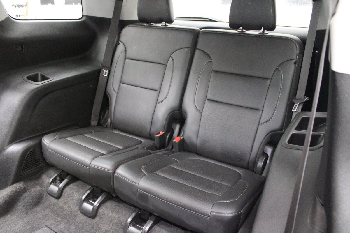 Used 2022 GMC Acadia SLT w/ LPO, Floor Liner Package FWD image 9