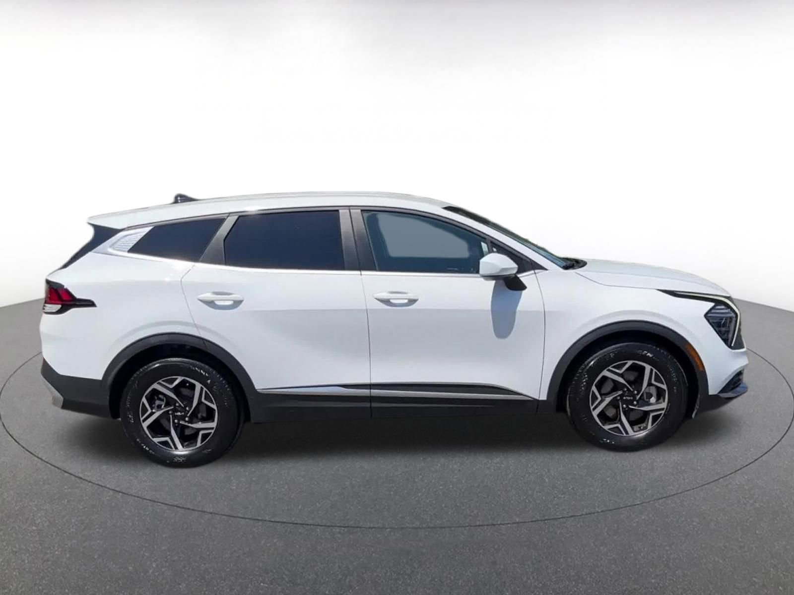 Used 2025 Kia Sportage LX FWD image 16