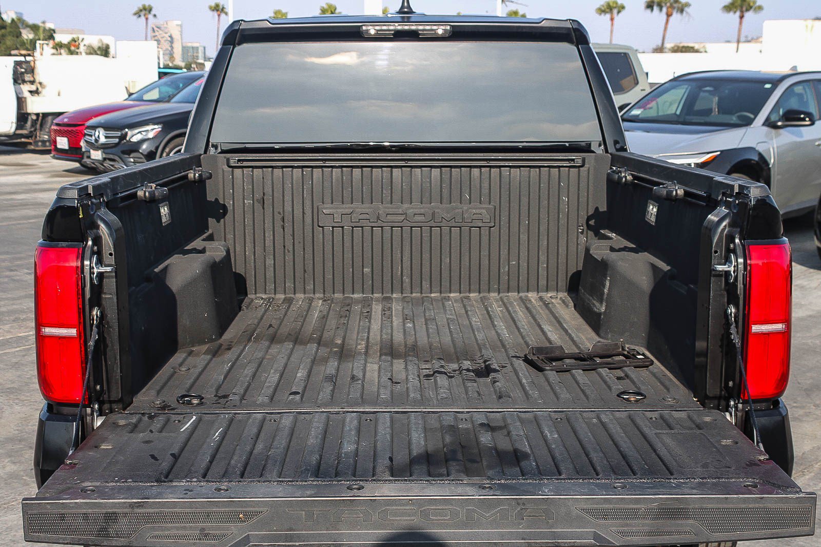 Used 2025 Toyota Tacoma SR5 AWD/4WD image 26