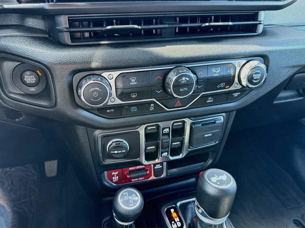 Used 2024 Jeep Wrangler Unlimited AWD/4WD image 17