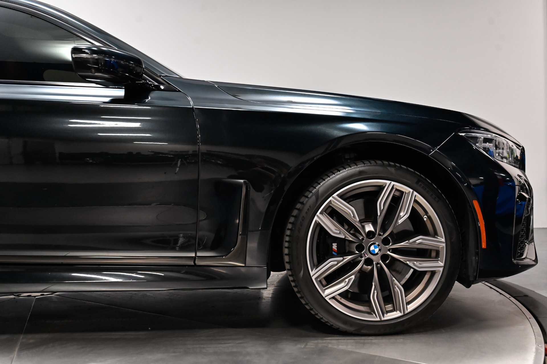Used 2022 BMW M760i xDrive AWD/4WD image 19