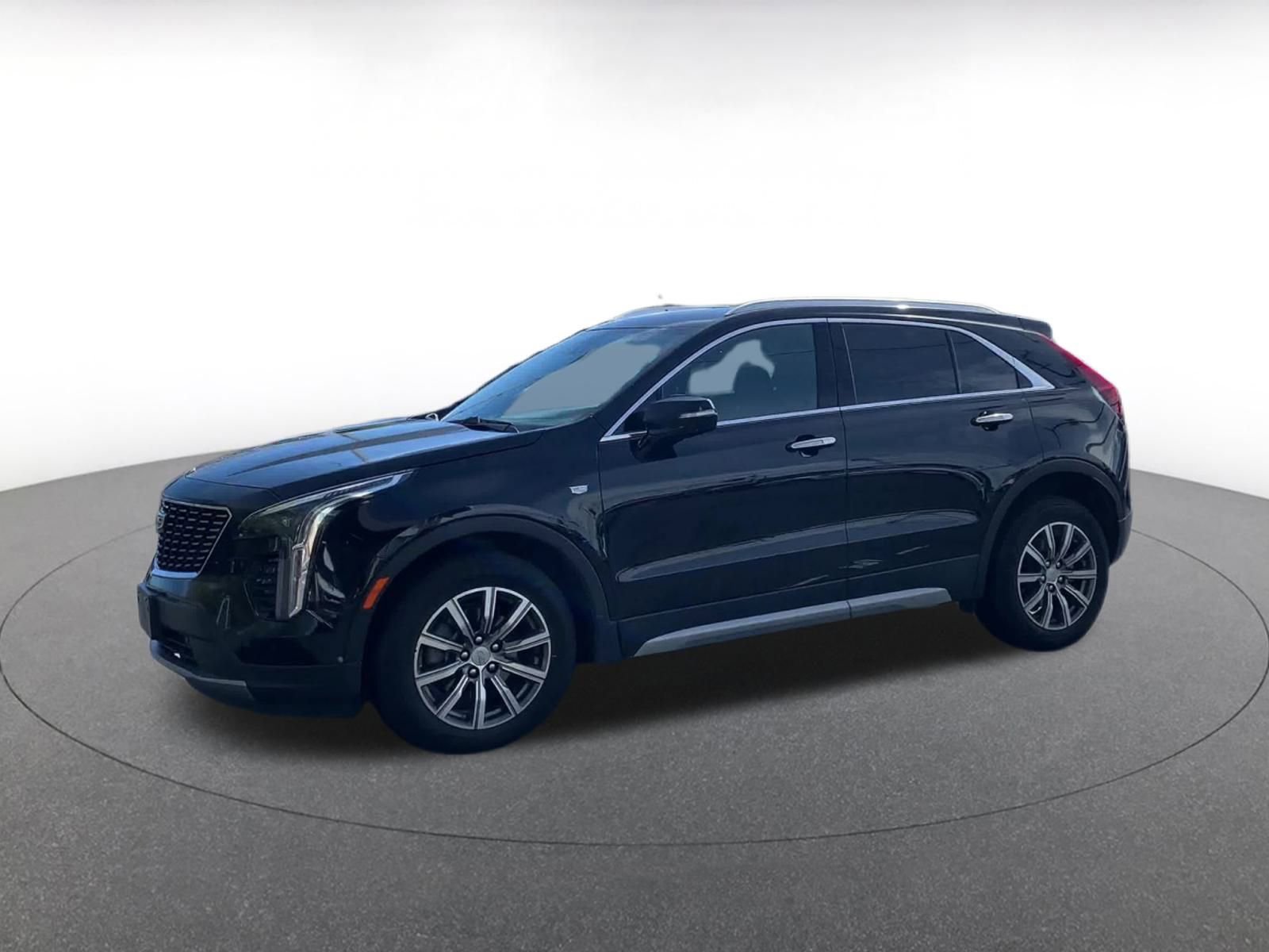 Used 2023 Cadillac XT4 Premium Luxury w/ Cold Weather Package image 8