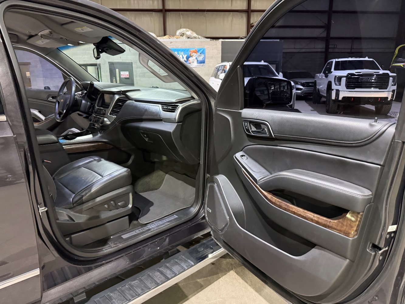 Used 2018 Chevrolet Tahoe LT w/ LT Signature Package RWD image 25