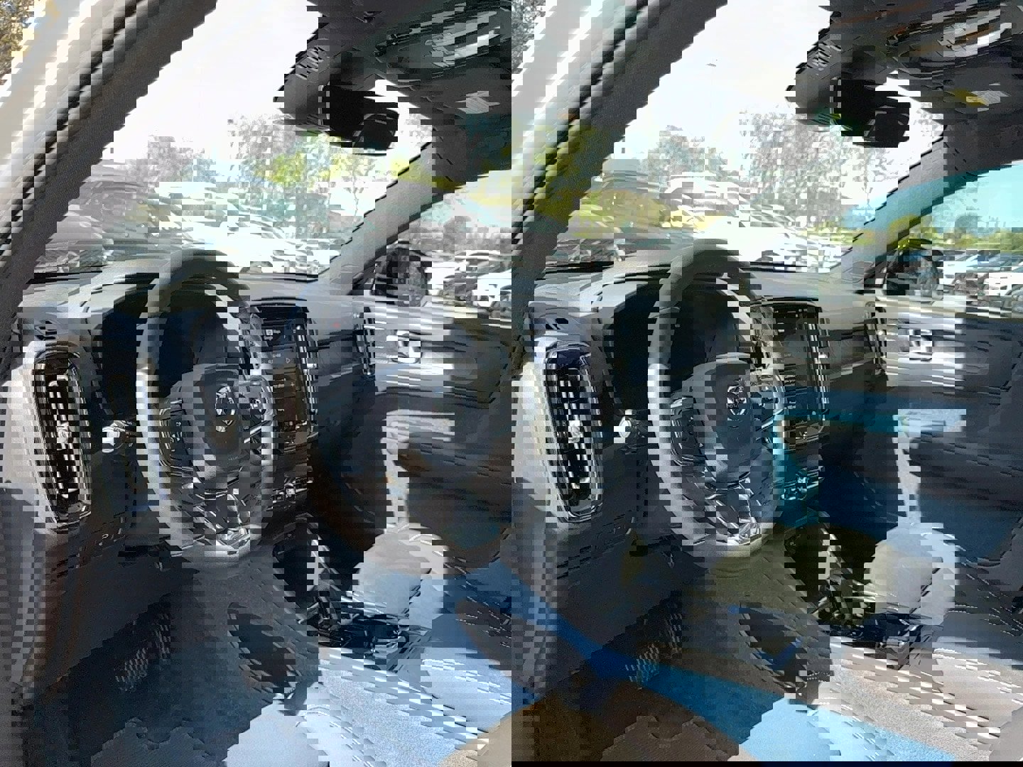 Certified 2023 Volvo C40 P8 Recharge Ultimate image 16