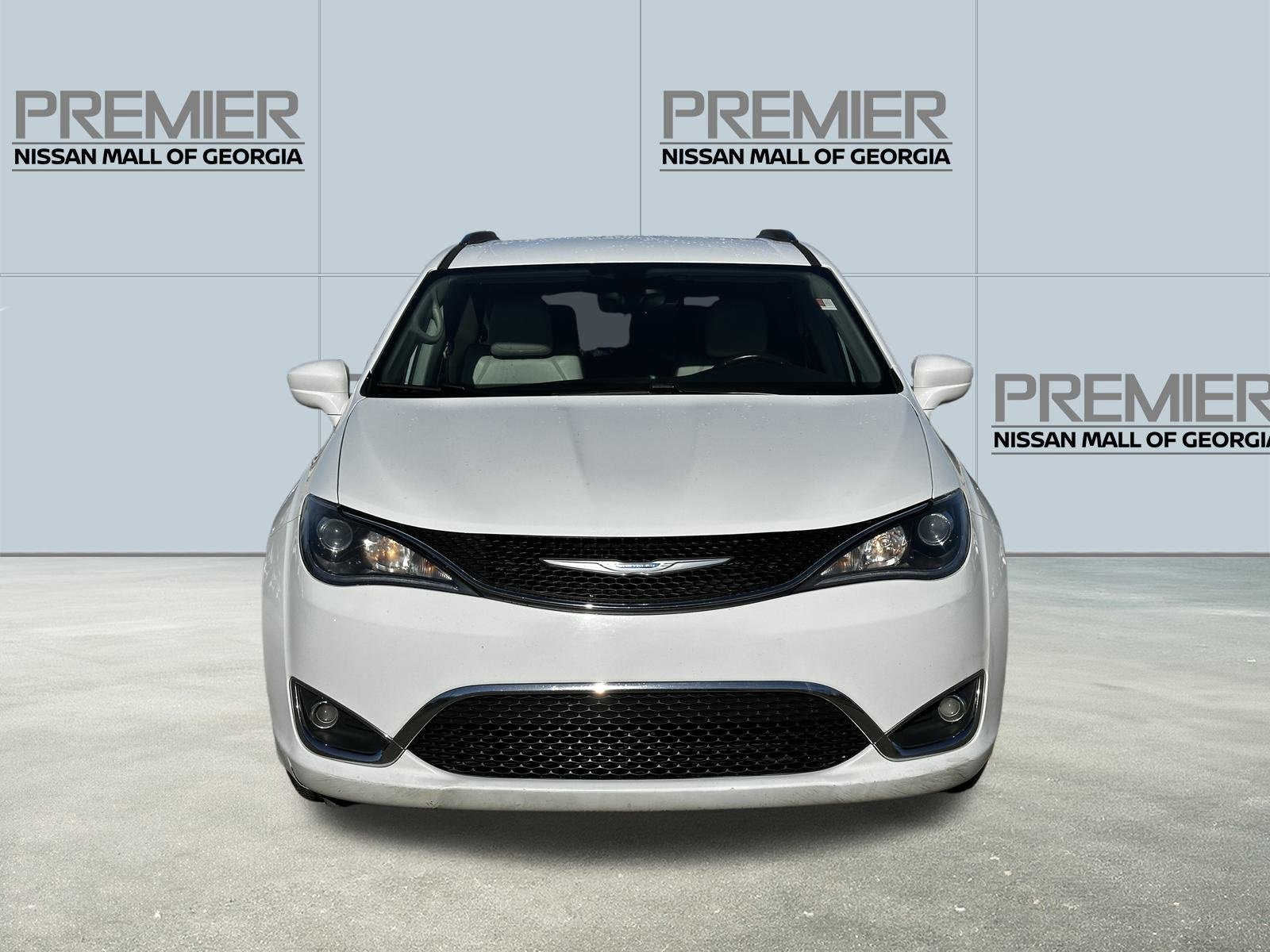 Used 2018 Chrysler Pacifica Touring-L image 2