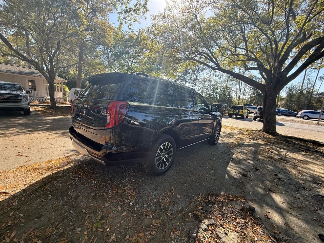 Used 2025 Ford Expedition Platinum image 5