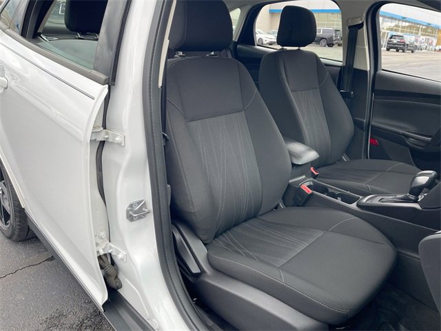 Used 2018 Ford Focus SE w/ SE Appearance Package image 24