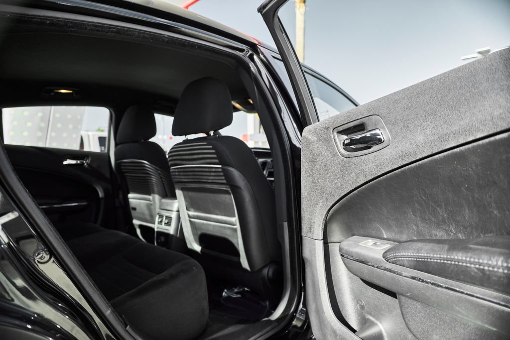 Used 2013 Dodge Charger SE RWD image 13