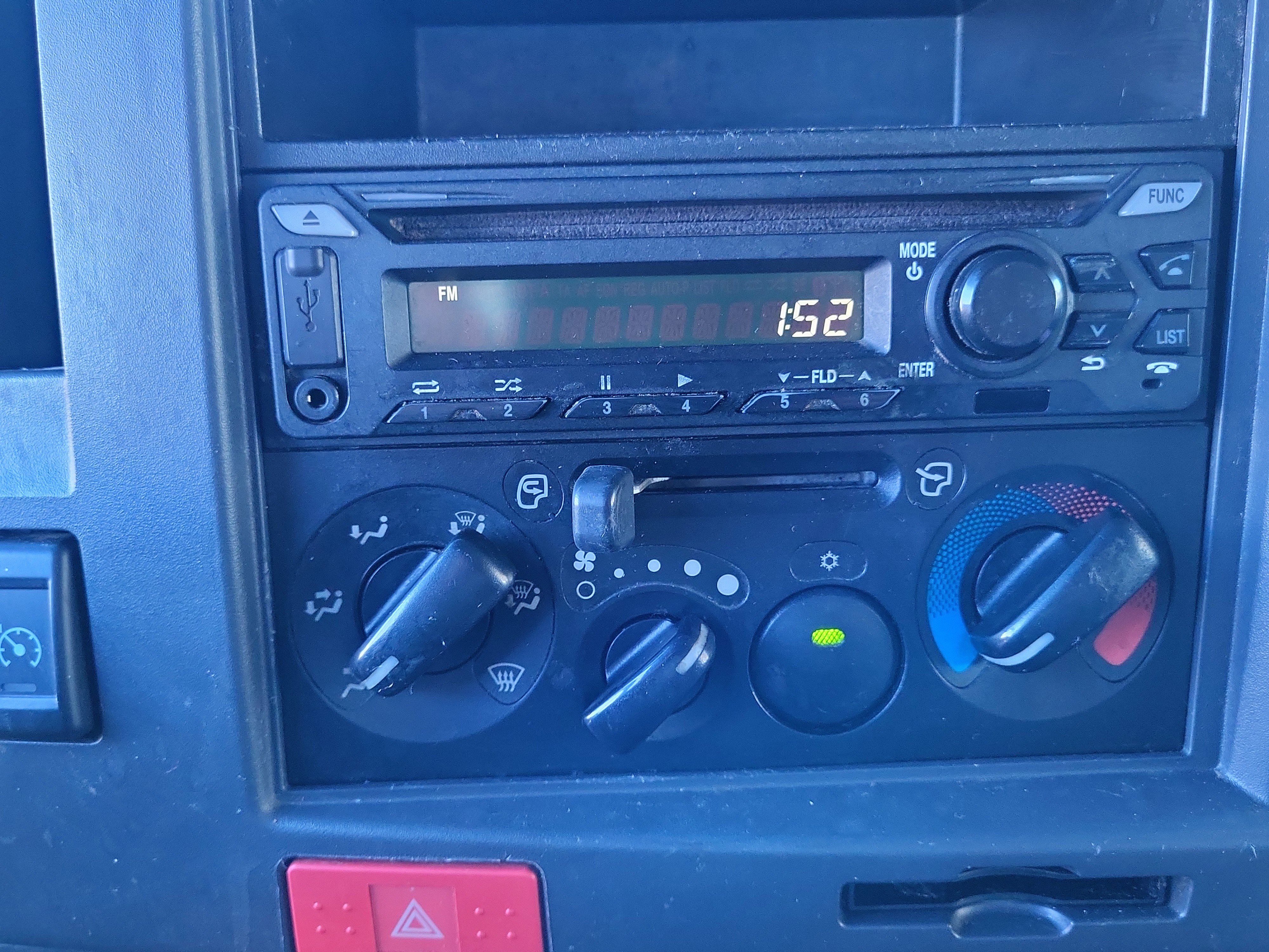 Used 2018 Isuzu NPR image 14