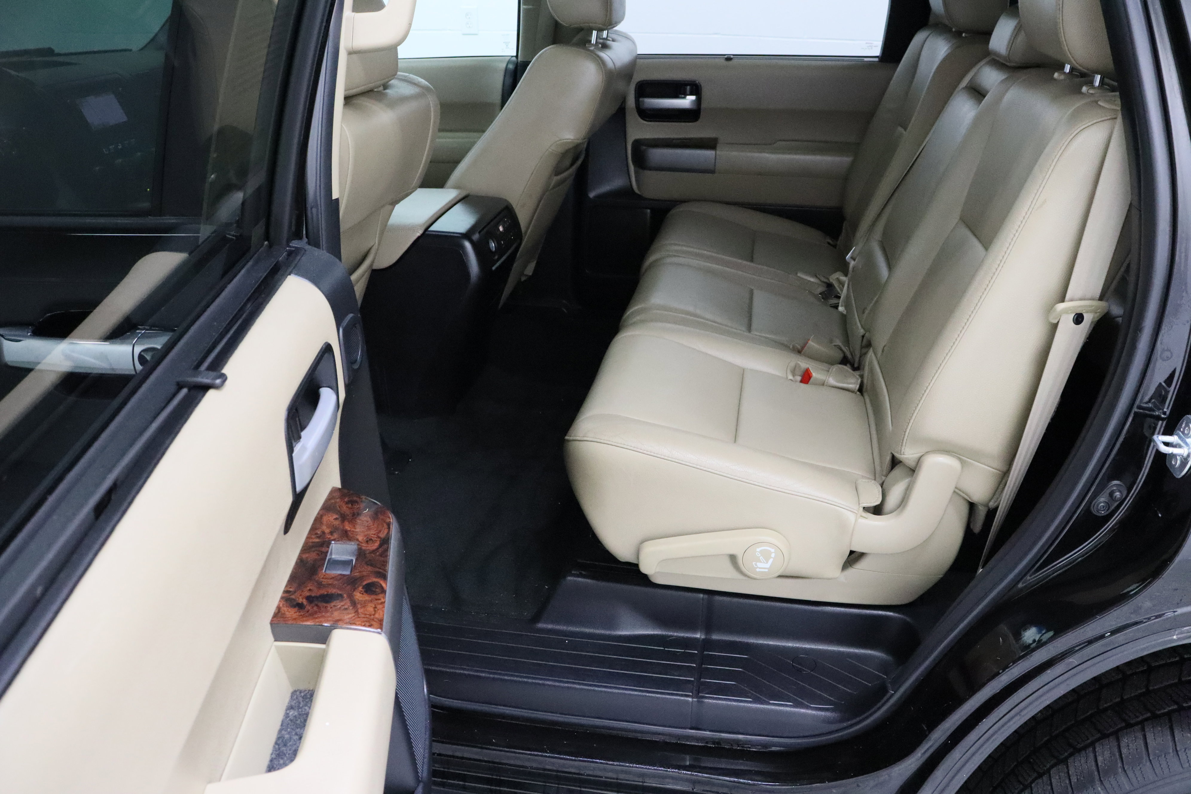 Used 2014 Toyota Sequoia Limited RWD image 30