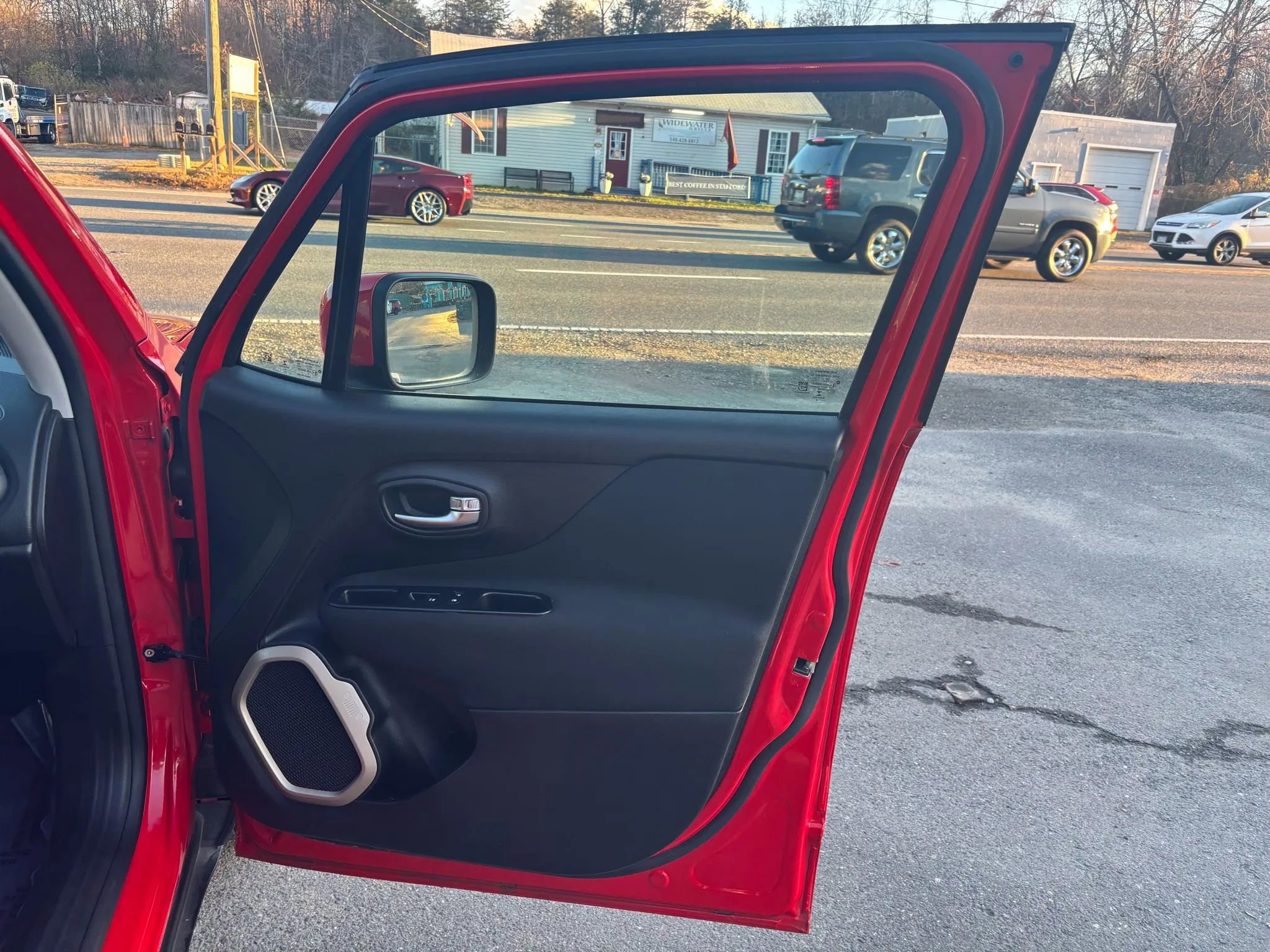 Used 2015 Jeep Renegade Latitude w/ Popular Equipment Group image 14