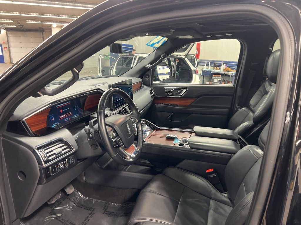 Used 2024 Lincoln Navigator Reserve image 19