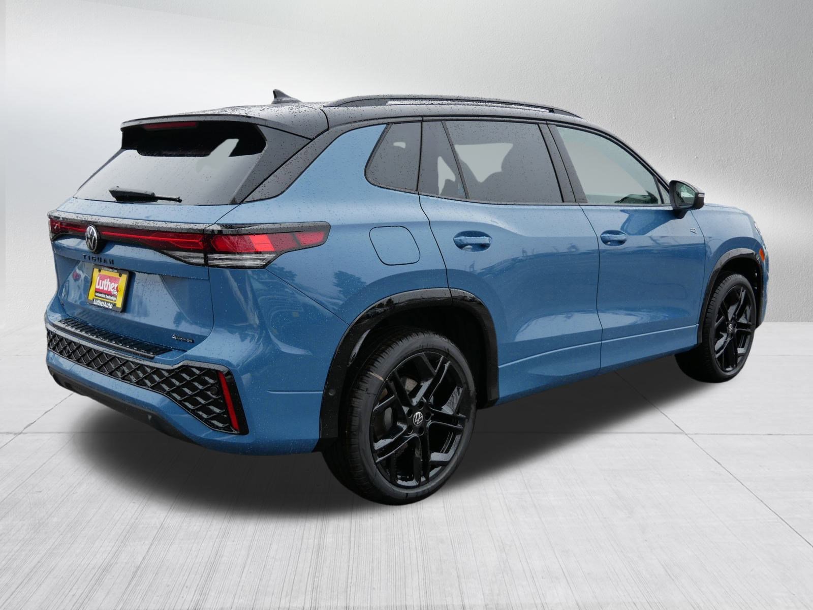 New 2026 Volkswagen Tiguan SE R-Line image 3