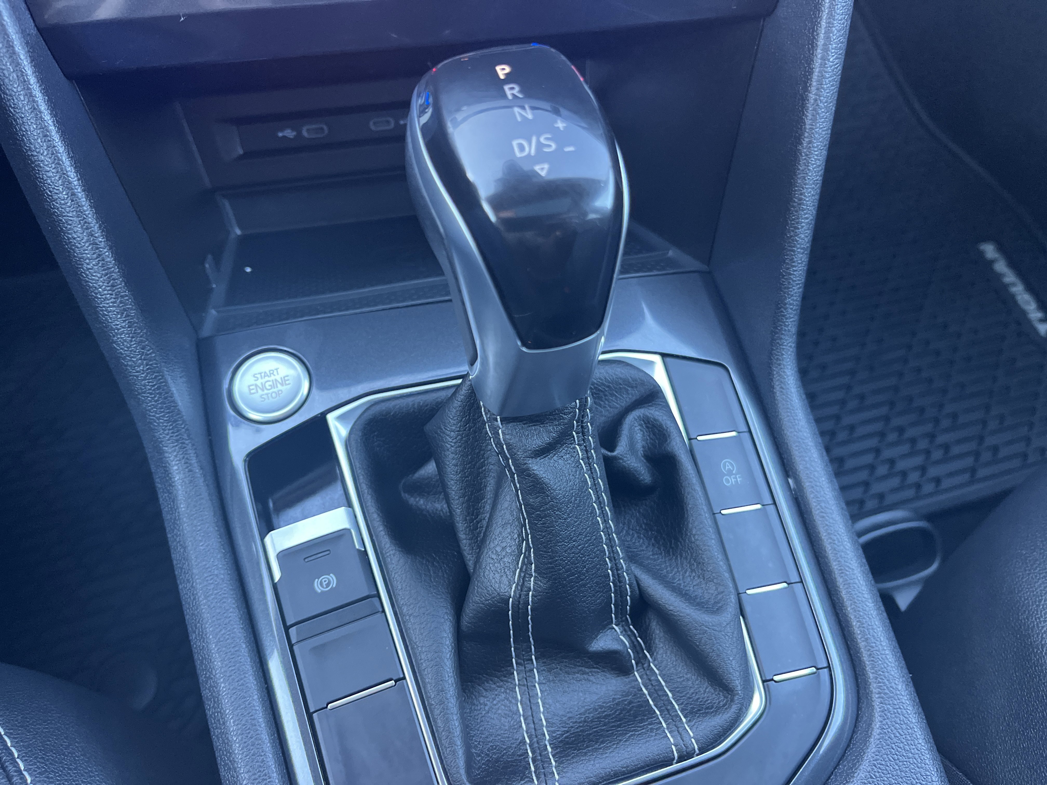 Used 2023 Volkswagen Tiguan SE image 24