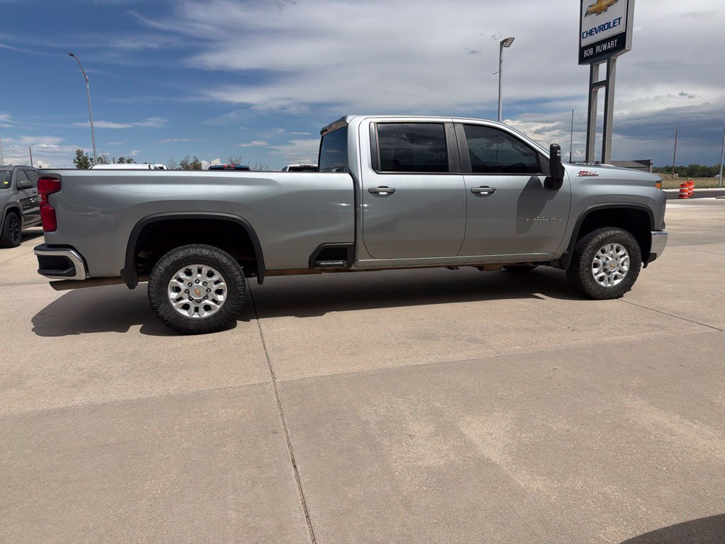 Used 2024 Chevrolet Silverado 2500 LT AWD/4WD image 6