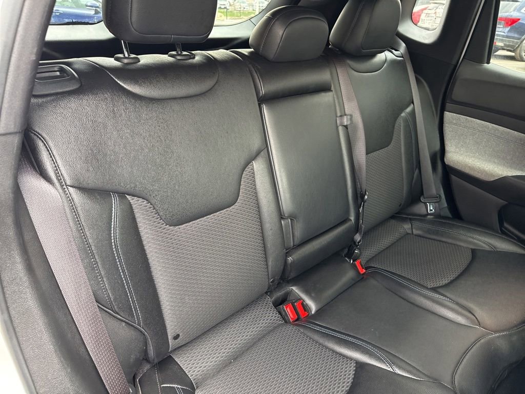 Used 2025 Jeep Compass Latitude image 24